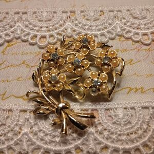 Vintages Gold Tone Coro Flower Brooch